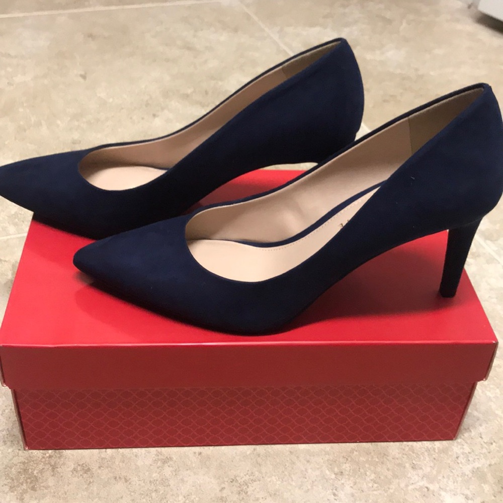 Navy heels